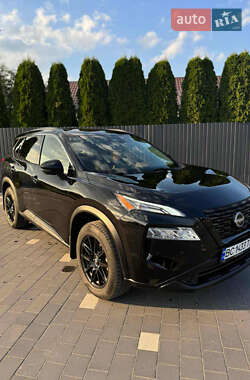 Позашляховик / Кросовер Nissan Rogue 2022 в Меденичах