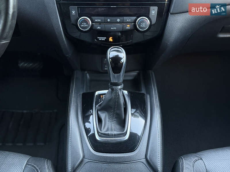 Внедорожник / Кроссовер Nissan Rogue 2017 в Одессе