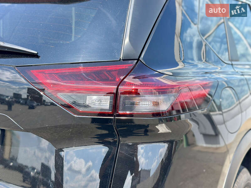 Внедорожник / Кроссовер Nissan Rogue 2021 в Киеве
