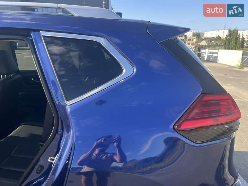 Внедорожник / Кроссовер Nissan Rogue 2017 в Ирпене