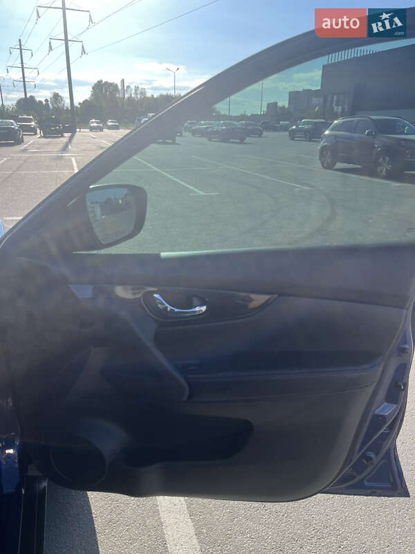 Внедорожник / Кроссовер Nissan Rogue 2017 в Ирпене