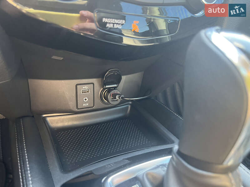 Внедорожник / Кроссовер Nissan Rogue 2017 в Ирпене