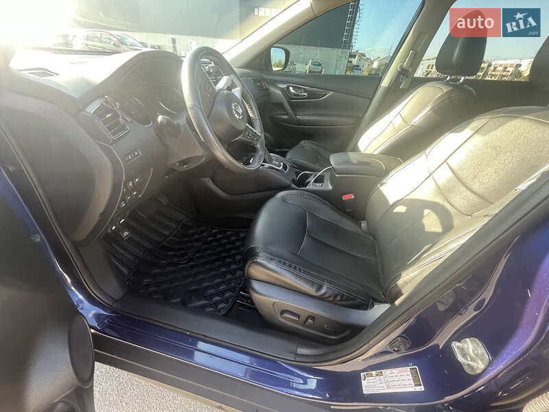 Внедорожник / Кроссовер Nissan Rogue 2017 в Ирпене