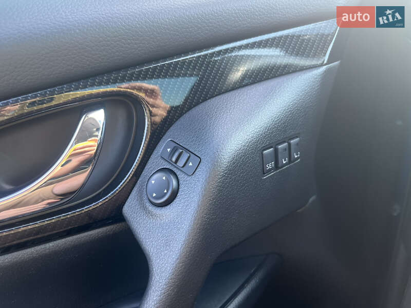 Внедорожник / Кроссовер Nissan Rogue 2017 в Ирпене