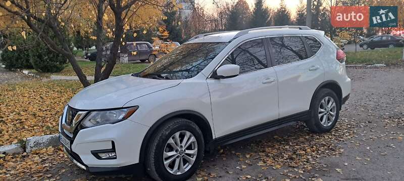 Позашляховик / Кросовер Nissan Rogue 2017 в Городківці