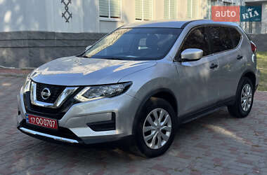 Внедорожник / Кроссовер Nissan Rogue 2017 в Лубнах