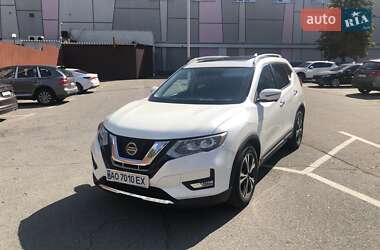 Внедорожник / Кроссовер Nissan Rogue 2018 в 