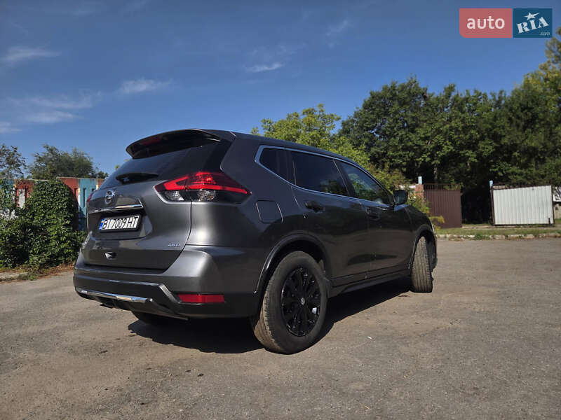 Внедорожник / Кроссовер Nissan Rogue 2016 в Полтаве