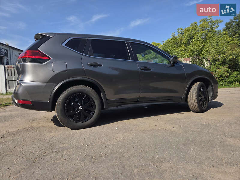 Внедорожник / Кроссовер Nissan Rogue 2016 в Полтаве