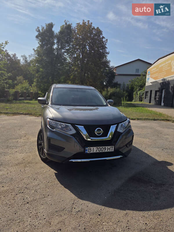 Внедорожник / Кроссовер Nissan Rogue 2016 в Полтаве