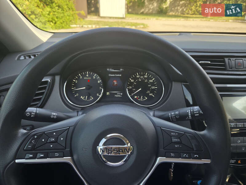 Внедорожник / Кроссовер Nissan Rogue 2016 в Полтаве