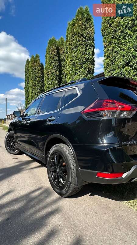 Позашляховик / Кросовер Nissan Rogue 2018 в Вишневому фото 6 Позашляховик / Кросовер Nissan Rogue 2018 в Вишневому