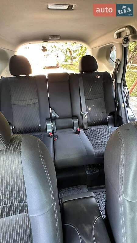 Позашляховик / Кросовер Nissan Rogue 2018 в Вишневому фото 19 Позашляховик / Кросовер Nissan Rogue 2018 в Вишневому