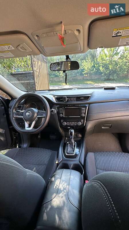 Позашляховик / Кросовер Nissan Rogue 2018 в Вишневому фото 24 Позашляховик / Кросовер Nissan Rogue 2018 в Вишневому