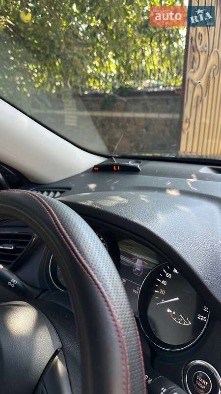 Позашляховик / Кросовер Nissan Rogue 2018 в Вишневому фото 32 Позашляховик / Кросовер Nissan Rogue 2018 в Вишневому