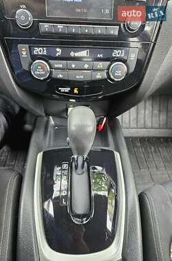Внедорожник / Кроссовер Nissan Rogue 2016 в 