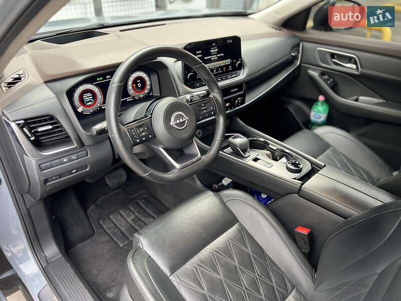 Внедорожник / Кроссовер Nissan Rogue 2023 в Ужгороде