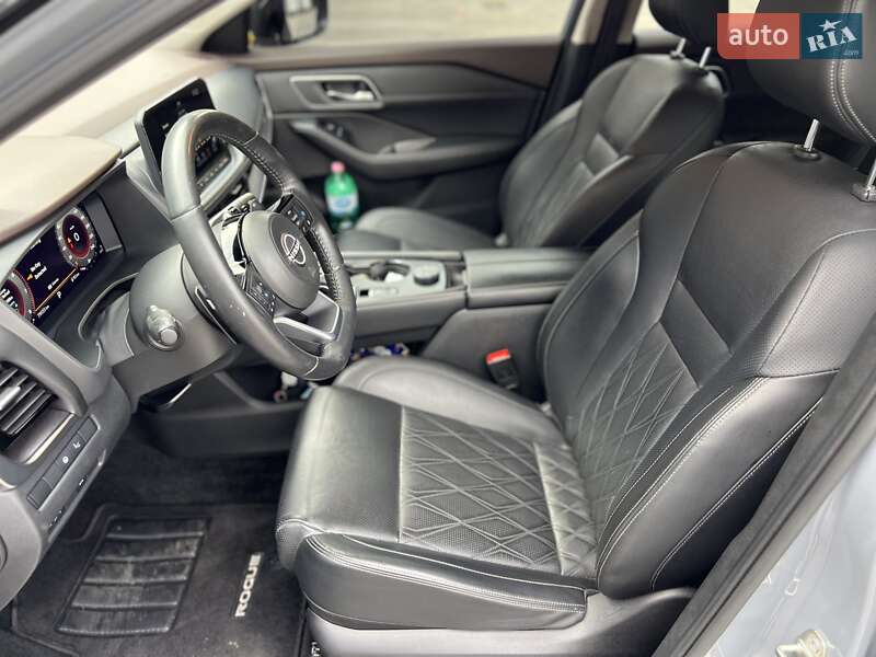 Внедорожник / Кроссовер Nissan Rogue 2023 в Ужгороде