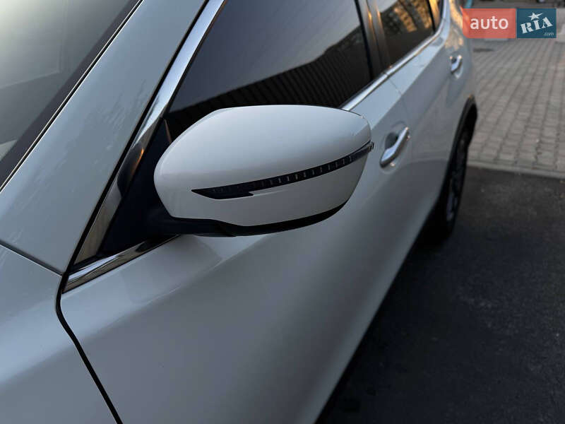 Внедорожник / Кроссовер Nissan Rogue 2017 в Киеве