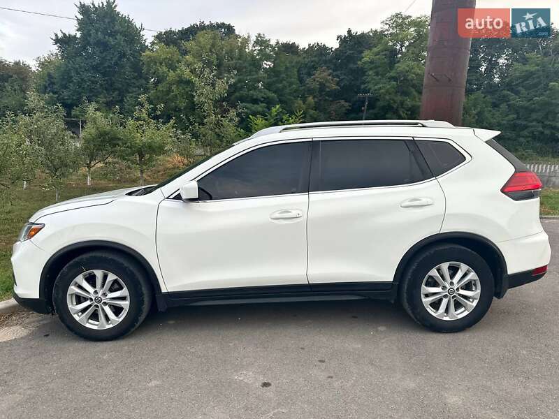 Позашляховик / Кросовер Nissan Rogue 2017 в Городківці