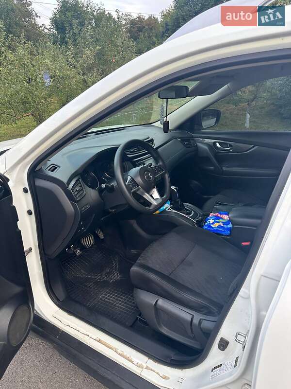 Позашляховик / Кросовер Nissan Rogue 2017 в Городківці