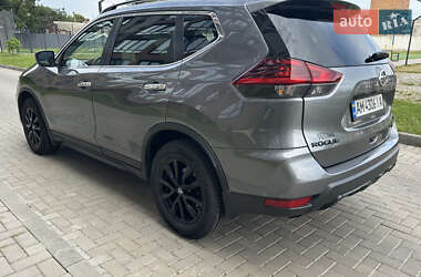 Внедорожник / Кроссовер Nissan Rogue 2018 в 