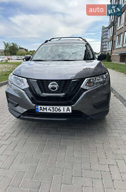Внедорожник / Кроссовер Nissan Rogue 2018 в 
