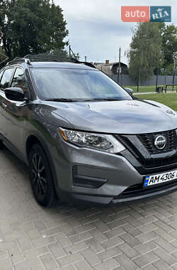 Внедорожник / Кроссовер Nissan Rogue 2018 в 