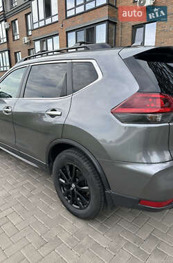 Внедорожник / Кроссовер Nissan Rogue 2018 в 