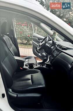 Внедорожник / Кроссовер Nissan Rogue 2017 в 