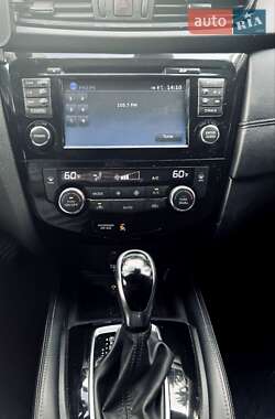 Внедорожник / Кроссовер Nissan Rogue 2017 в 