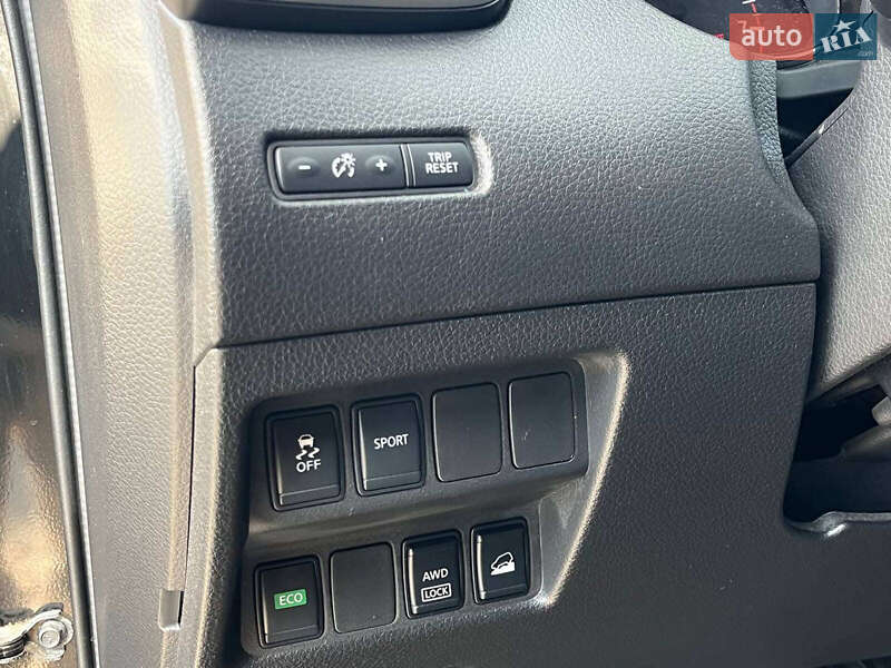 Внедорожник / Кроссовер Nissan Rogue 2015 в Львове