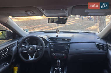 Внедорожник / Кроссовер Nissan Rogue 2017 в 