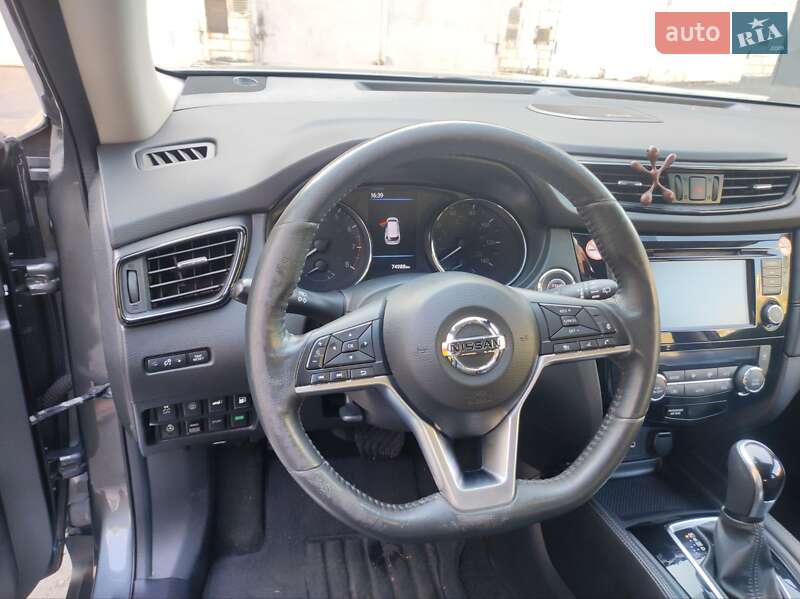 Внедорожник / Кроссовер Nissan Rogue 2017 в Днепре
