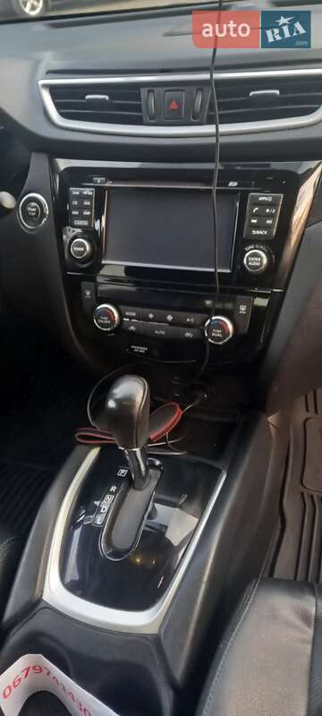 Позашляховик / Кросовер Nissan Rogue 2016 в Жовкві