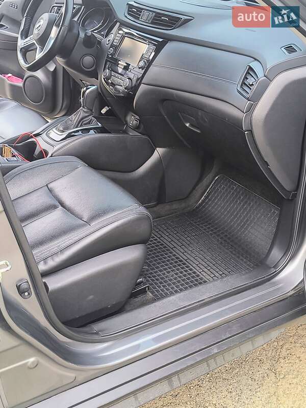 Позашляховик / Кросовер Nissan Rogue 2017 в Рогатині