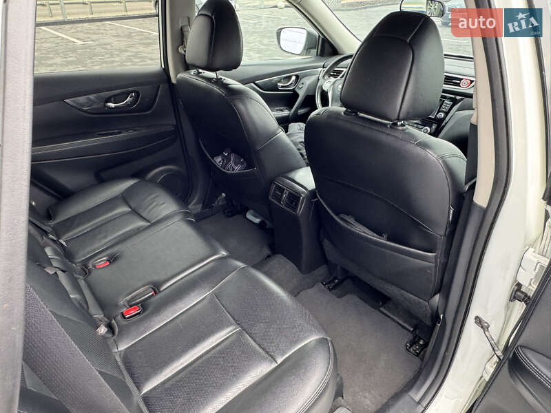 Внедорожник / Кроссовер Nissan Rogue 2015 в Луцке