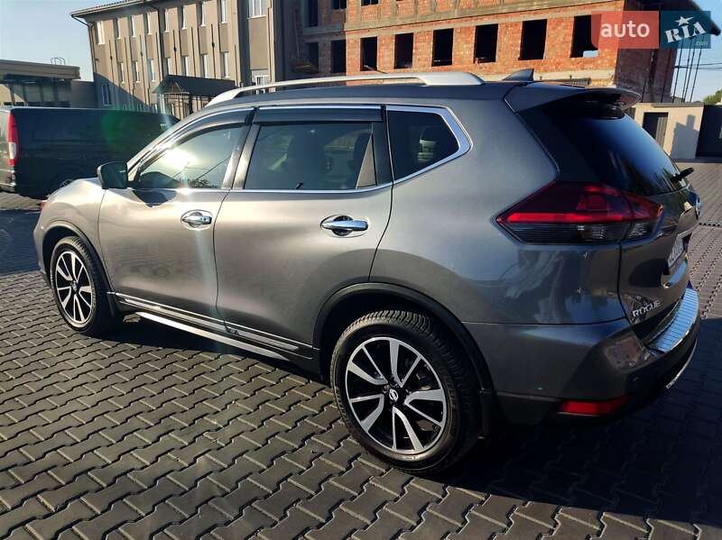 Позашляховик / Кросовер Nissan Rogue 2019 в Чернівцях