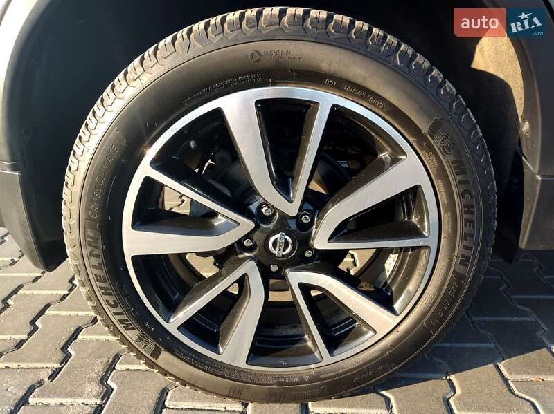 Позашляховик / Кросовер Nissan Rogue 2019 в Чернівцях
