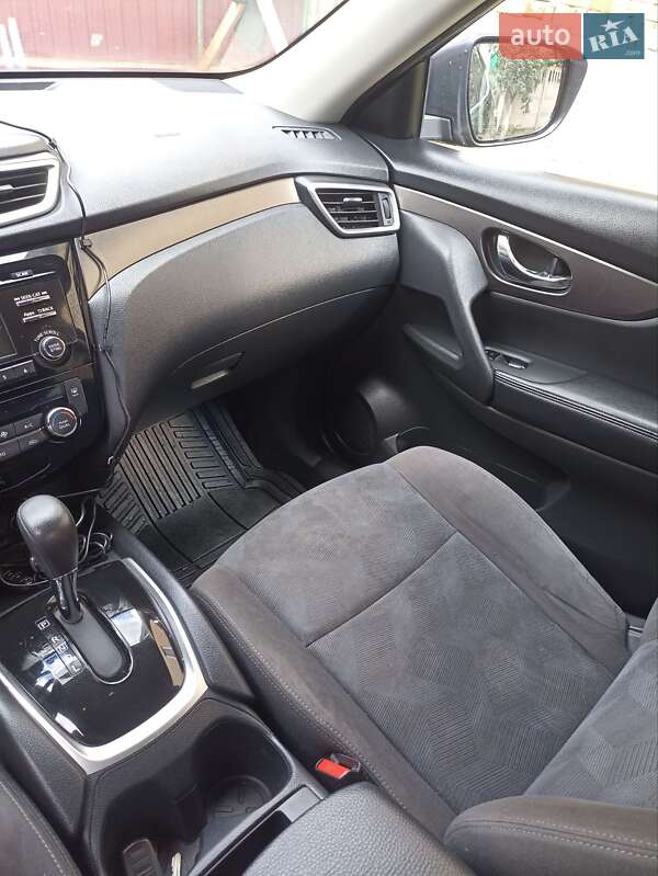 Позашляховик / Кросовер Nissan Rogue 2015 в Костопілі