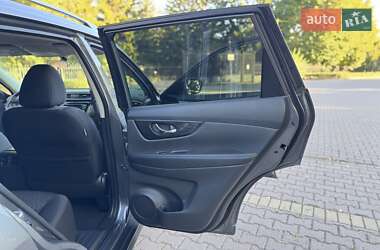 Внедорожник / Кроссовер Nissan Rogue 2018 в 