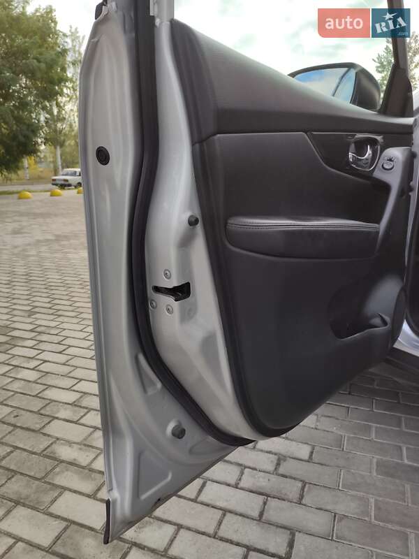 Внедорожник / Кроссовер Nissan Rogue 2019 в Каменском