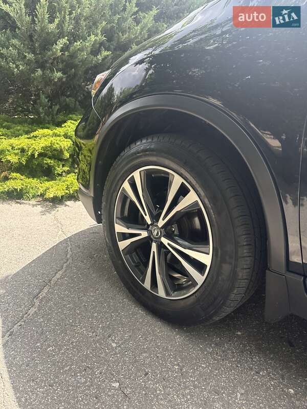 Позашляховик / Кросовер Nissan Rogue 2017 в Харкові