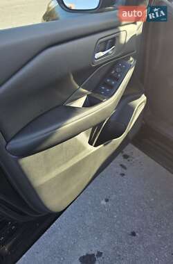 Внедорожник / Кроссовер Nissan Rogue 2024 в 