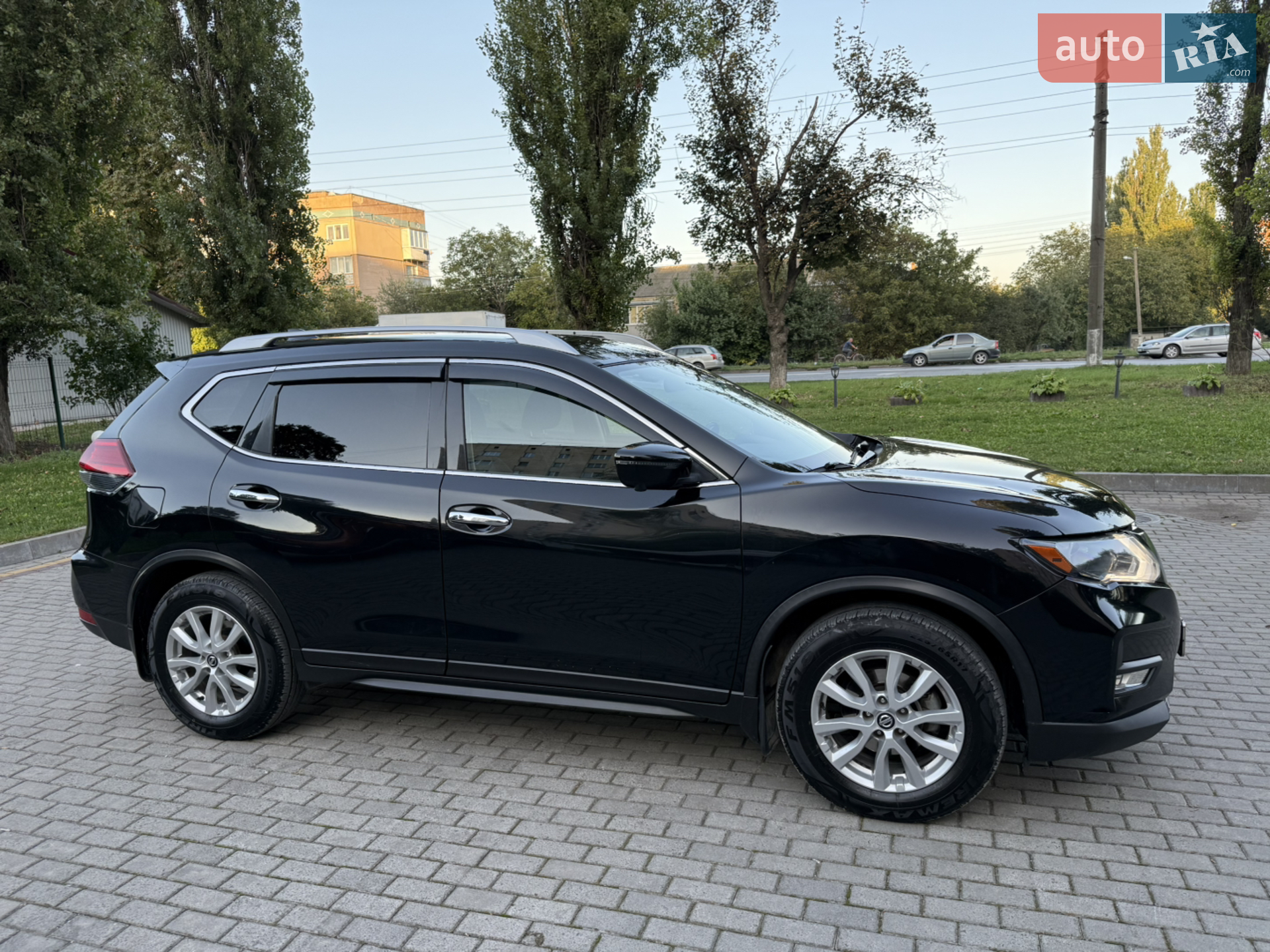 2017 Nissan Rogue - мініатюра 12
