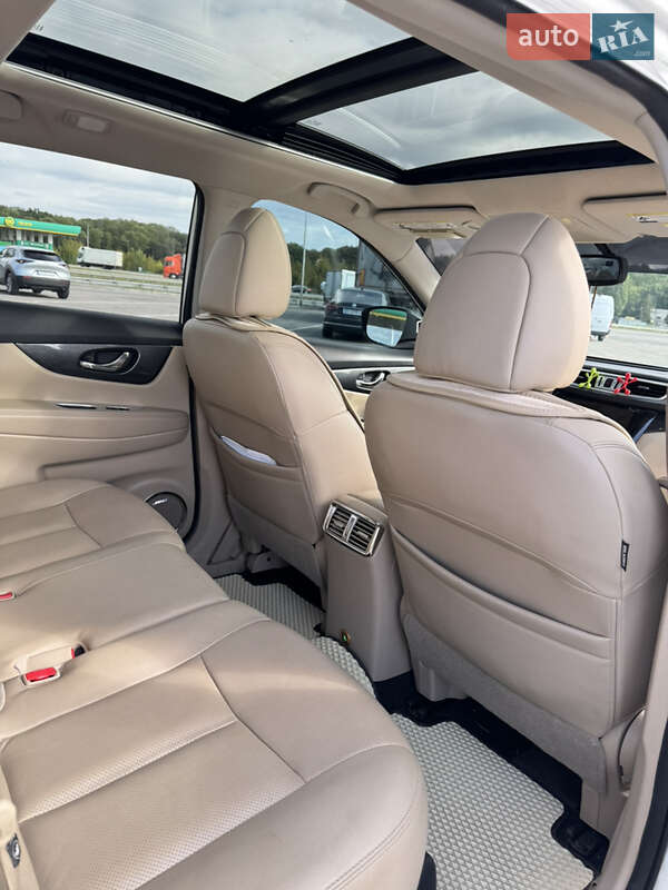 Позашляховик / Кросовер Nissan Rogue 2016 в Первомайську