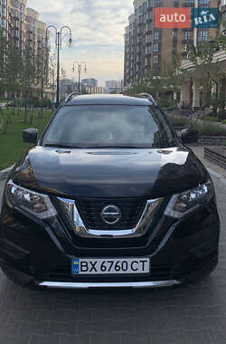 Внедорожник / Кроссовер Nissan Rogue 2017 в Киеве