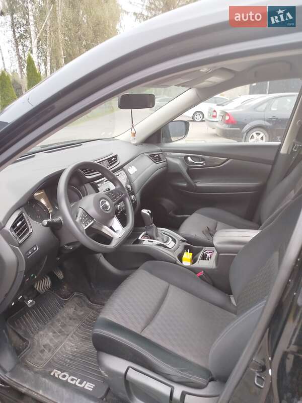 Внедорожник / Кроссовер Nissan Rogue 2017 в Сарнах