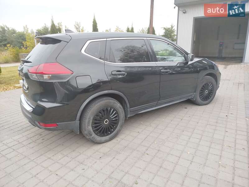 Внедорожник / Кроссовер Nissan Rogue 2017 в Сарнах