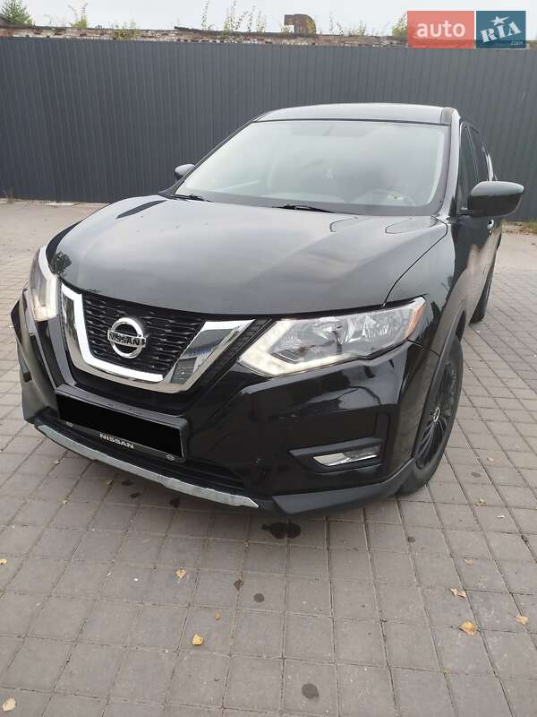 Внедорожник / Кроссовер Nissan Rogue 2017 в Сарнах